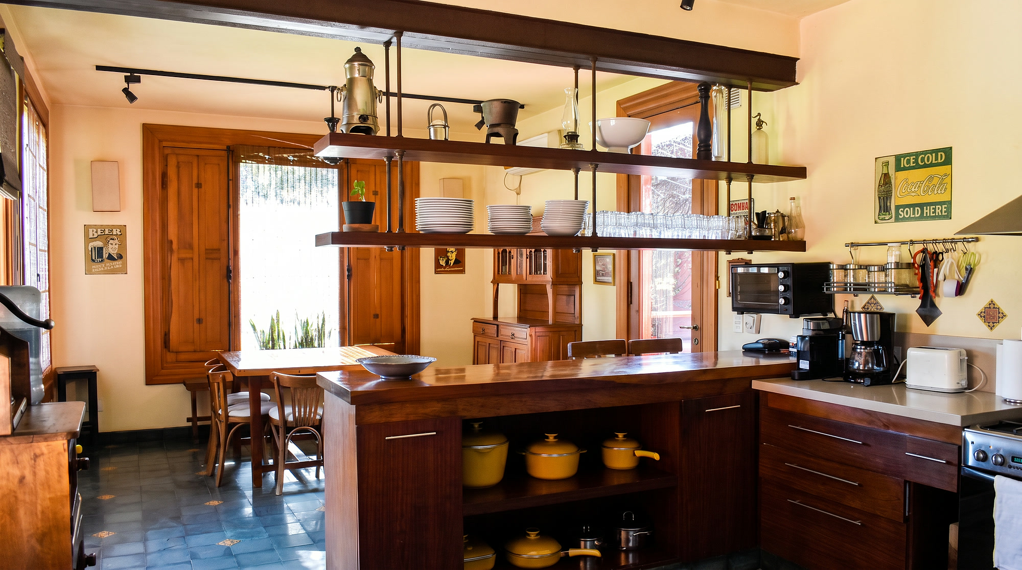 Cocina con barra al comedor